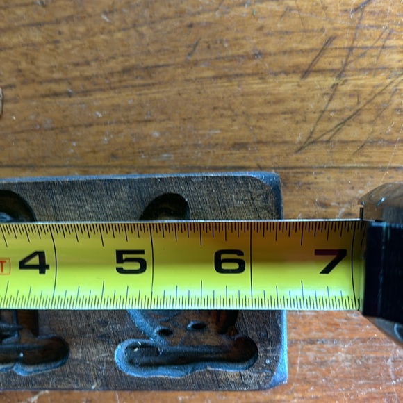 Vintage walnut stain wooden folk art rustic style 3 figure wall hanging - Picture 10 of 12